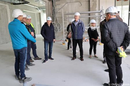 Ogled gradbišča nove Osnovne šole Frana Albrehta in seznanitev s potekom del občinskih svetnikov (54)